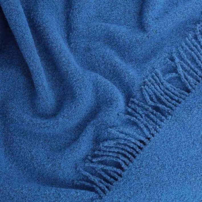Jeté en laine bouclée bleu 140x200 cm (55x79 po) – Couverture chaude avec franges - View 2